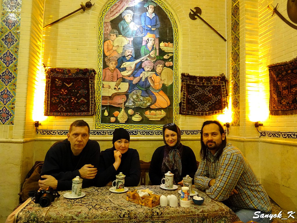 0202 Тур в Иран 2018 Saray e Mehr chaykhaneh Shiraz