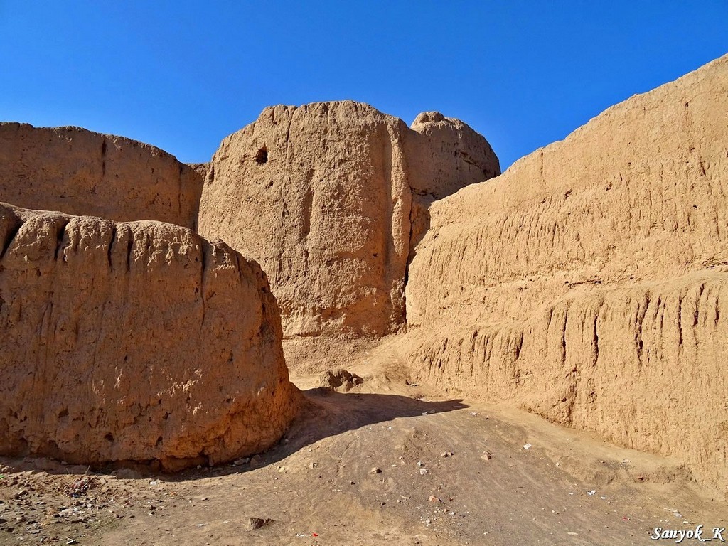 0016 Kashan Jalali castle and walls Кашан Замок Джалали и стены